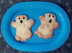 Ghostly Pita Pizza