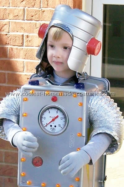 http://funfamilycrafts.com/wp-content/uploads/2011/07/robot-costume.jpg