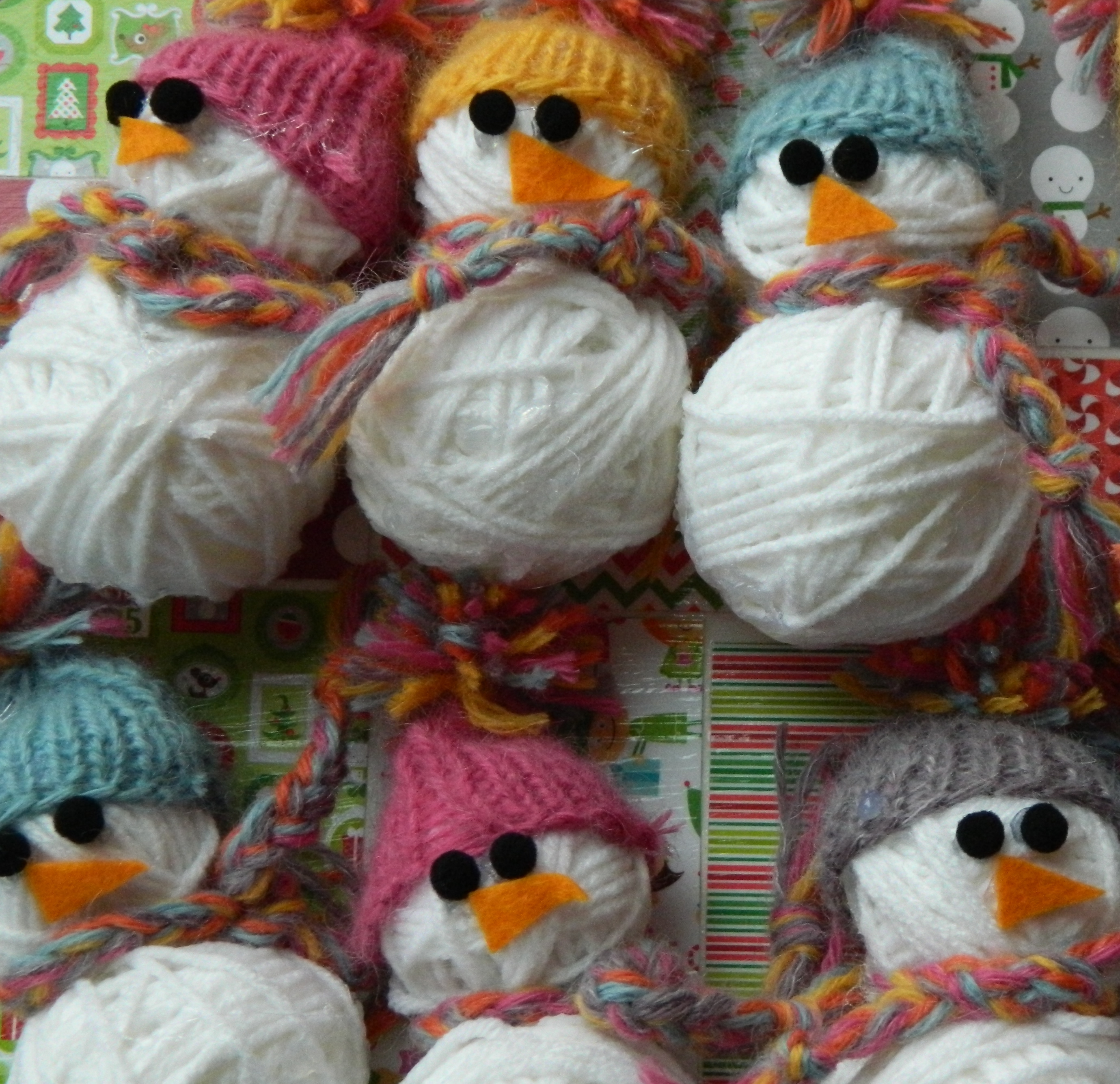 Yarn Ball Snowman Ornament | Fun Family Crafts