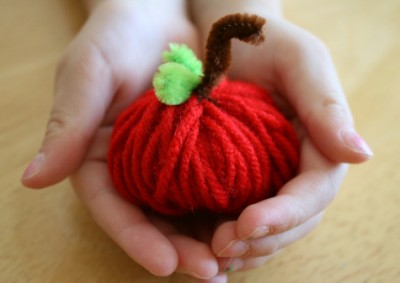 Apple Yarn Favors
