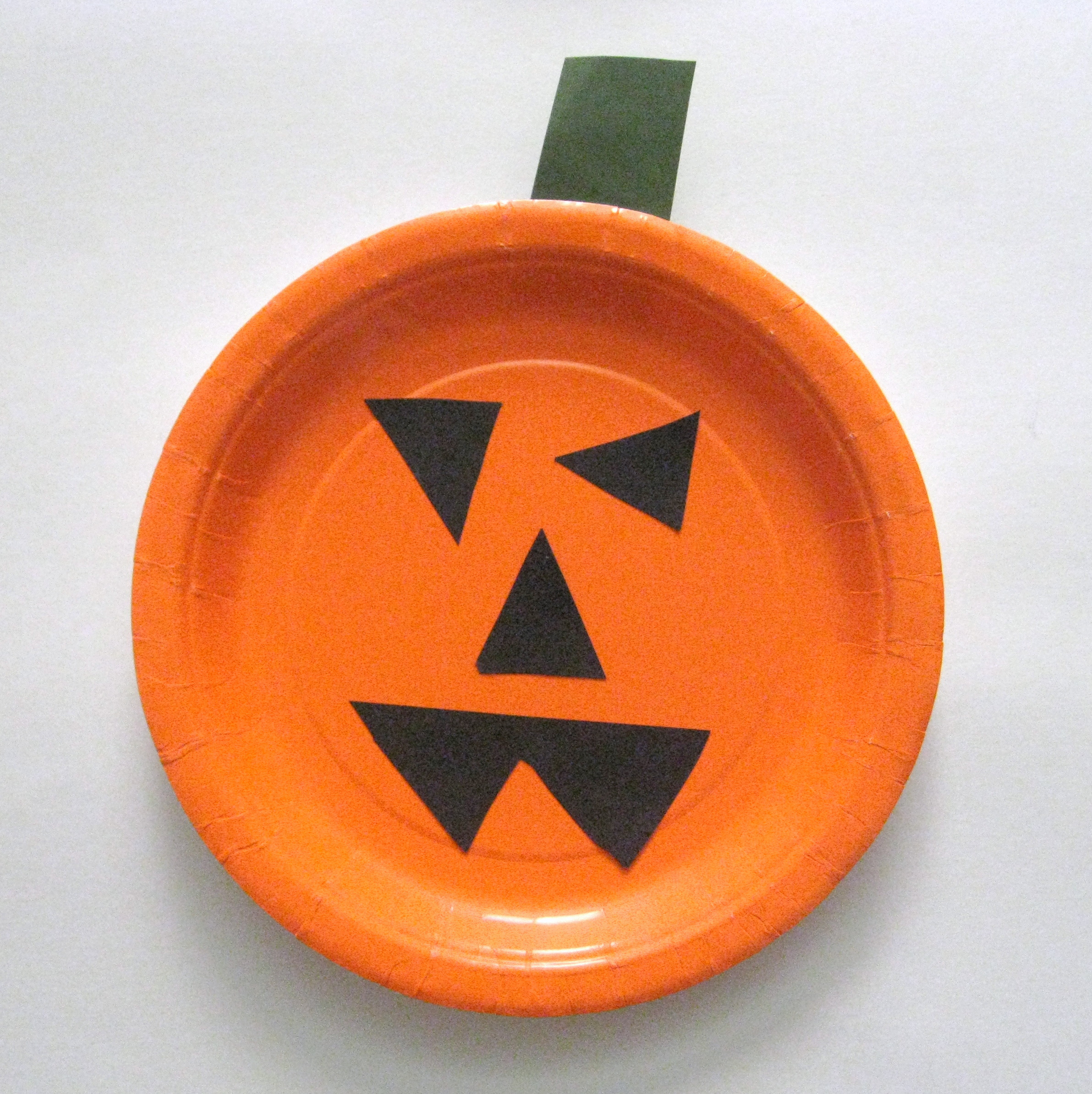 Paper Plate Pumpkins | Fun Family Crafts