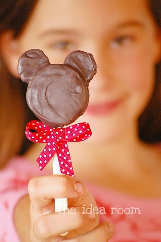 Minnie Mouse Oreo Pops