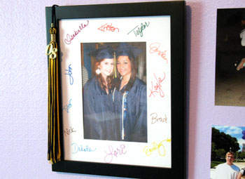 Graduation Signature Frame | Fun Family Crafts