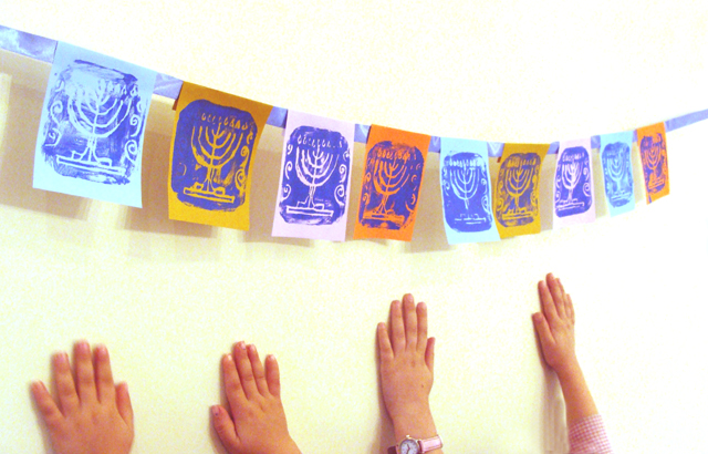 How to Make Fun Hanukkah Sponge Stamps