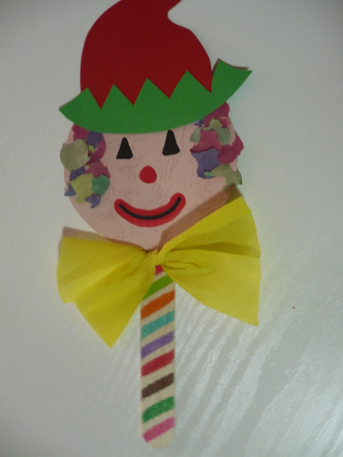 Craft Stick Clown Puppet | Fun Family Crafts