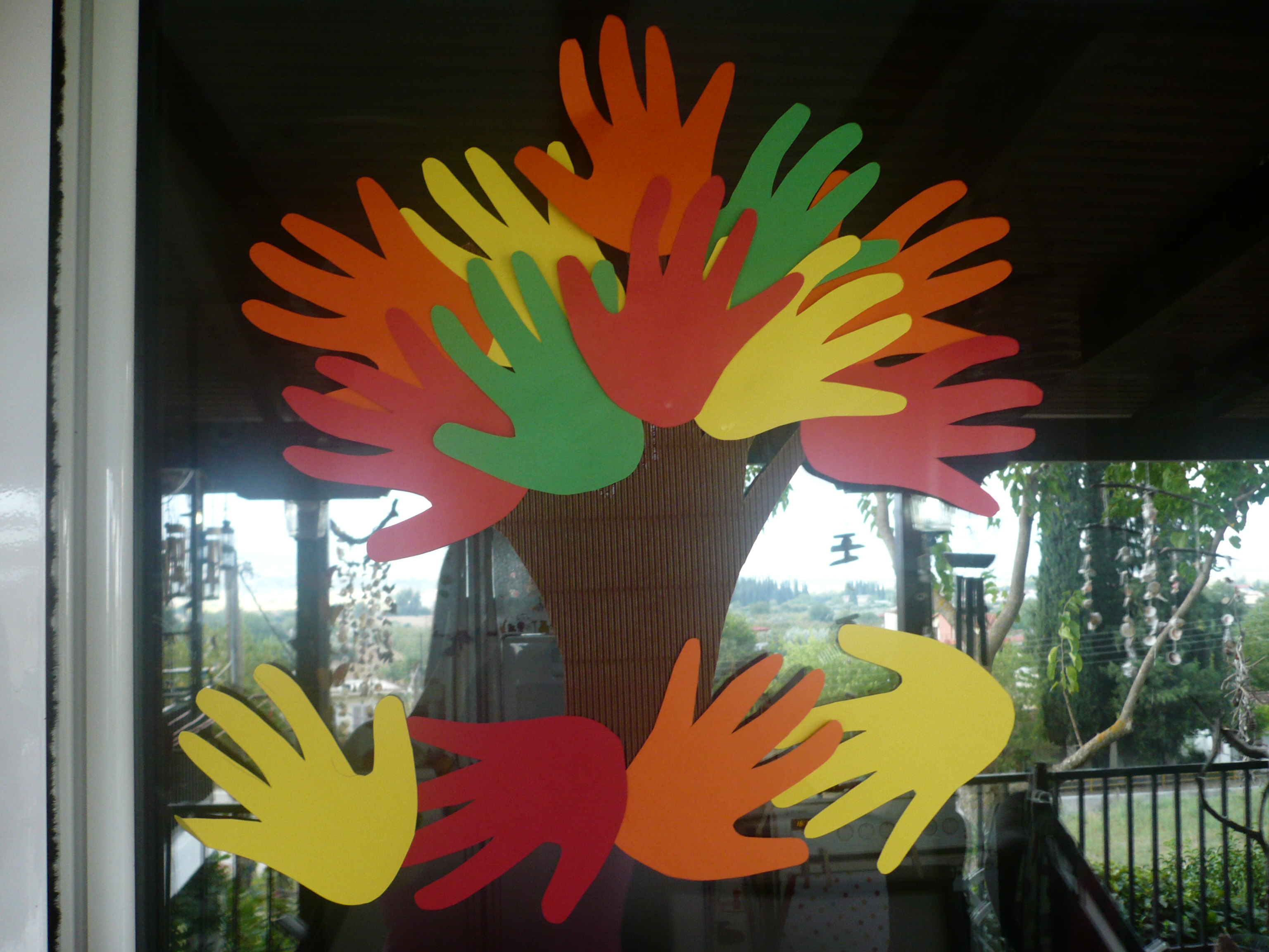 Handprint Autumn Tree | Fun Family Crafts