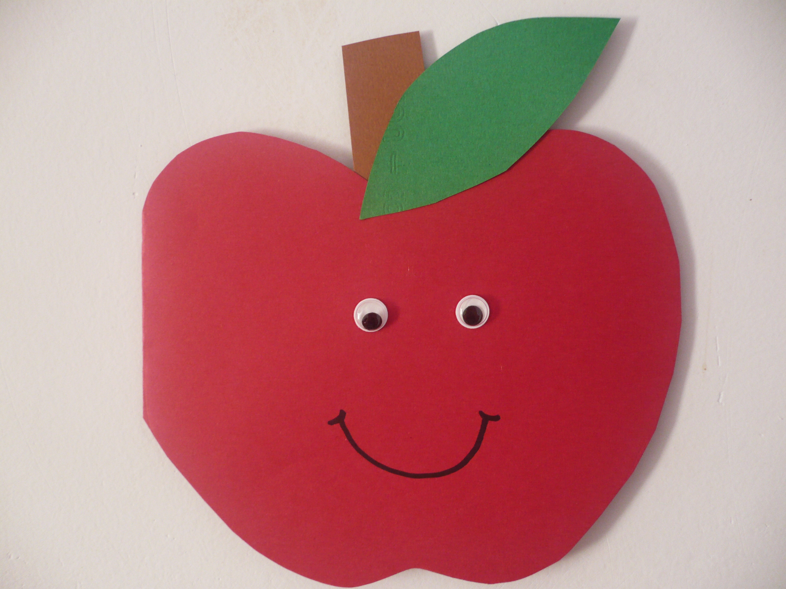 Easy Apple Card | Fun Family Crafts