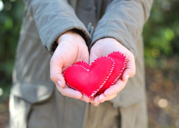 Felt Heart Hand Warmers | Fun Family Crafts