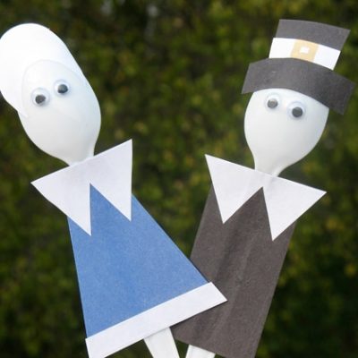 Make adorable pilgrims puppets out of plastic spoons! These spoon pilgrims make a great activity for kids while the adults are busy with Thanksgiving dinner. Plastic spoons, constructions paper and googly eyes are all that are needed.