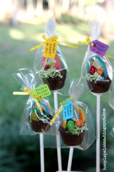 Mini Reese's Cup Easter Baskets
