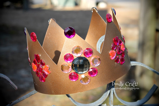 Queen's Crown | Fun Family Crafts