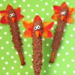 Chocolate Turkey Pretzel Pops | Fun Family Crafts