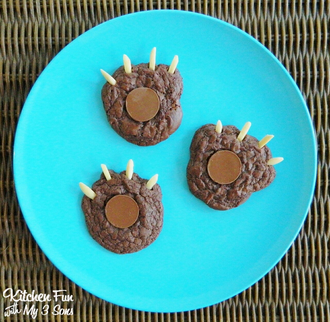 Brownie Bear Claw Cookies | Fun Family Crafts1280 x 1252