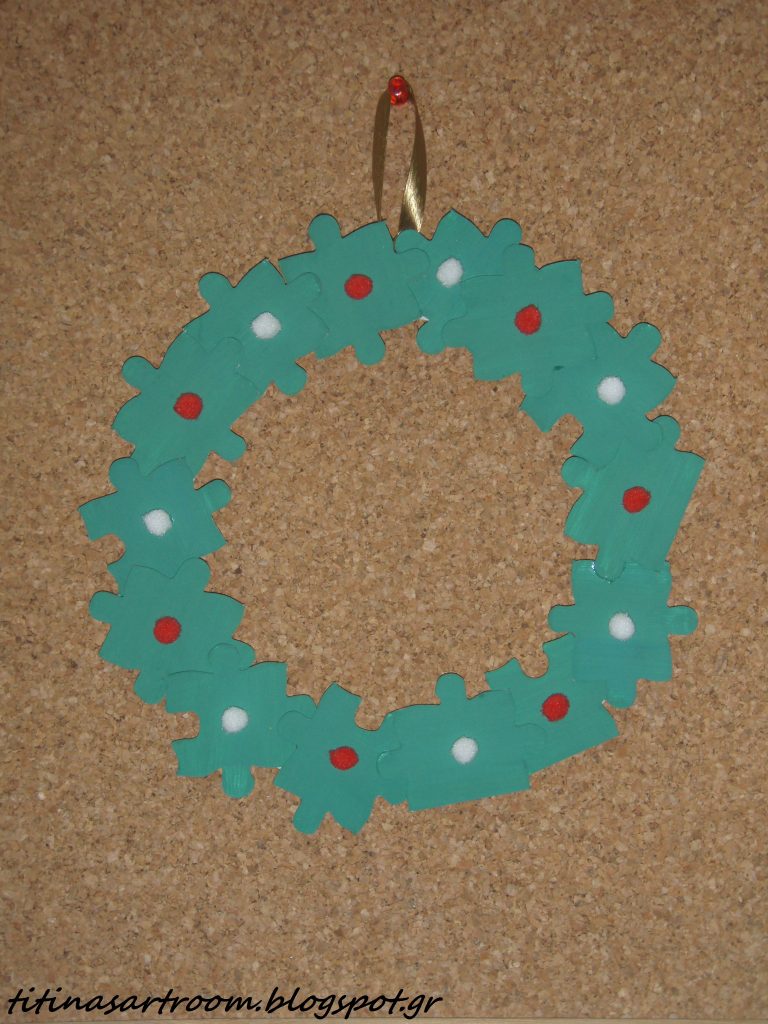 christmas-puzzle-wreath-fun-family-crafts