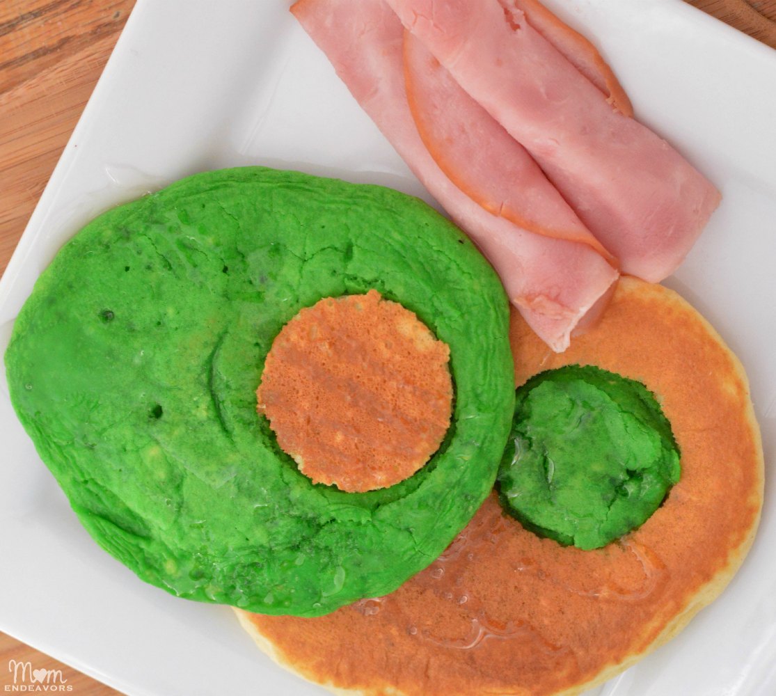 Dr. Seuss Green Eggs & Ham Breakfast | Fun Family Crafts