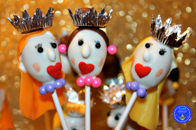 queen-and-princess-cake-pops-hooplapalooza