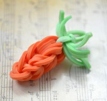 Mini-Carrot Rubber Band Charms