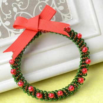 Wire-Wrapped Christmas Wreath