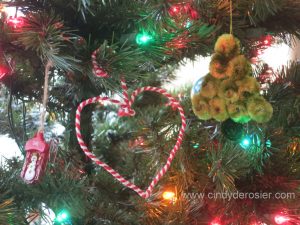 Wire and Yarn Ornament | Fun Family Crafts