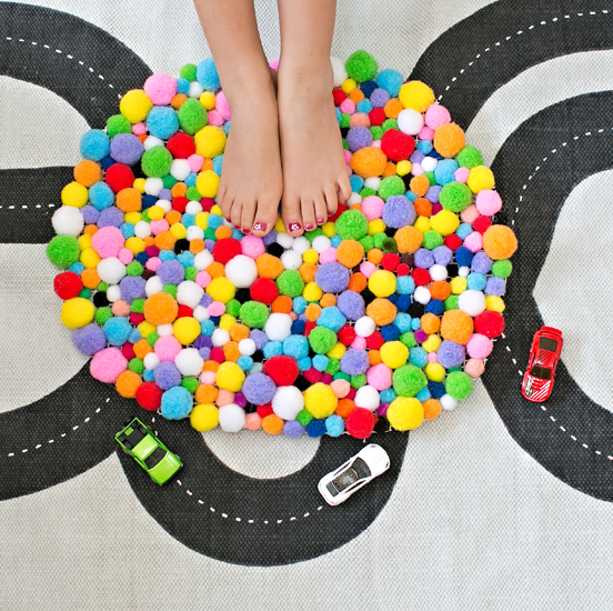 Pom Rig Pom Pom Rug | Fun Family Crafts
