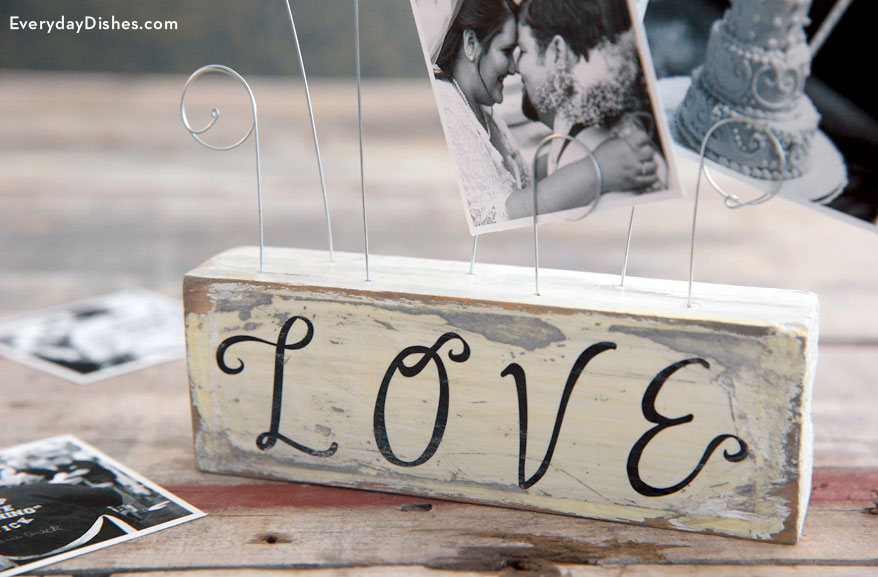 Wire Photo Holder | Fun Family Crafts