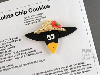 How to make an adorable crow craft! This sweet magnet is perfect for hanging papers on the fridge or makes a fun gift for a teacher, friend or parent. :)