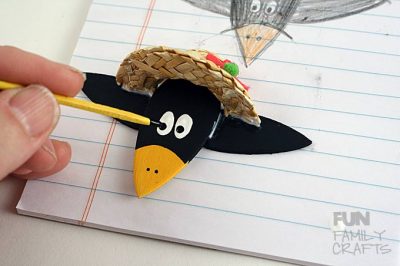 How to make an adorable crow craft! This sweet magnet is perfect for hanging papers on the fridge or makes a fun gift for a teacher, friend or parent. :)