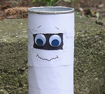 This Pringle can mummy is a fun recycled Halloween craft for younger children.