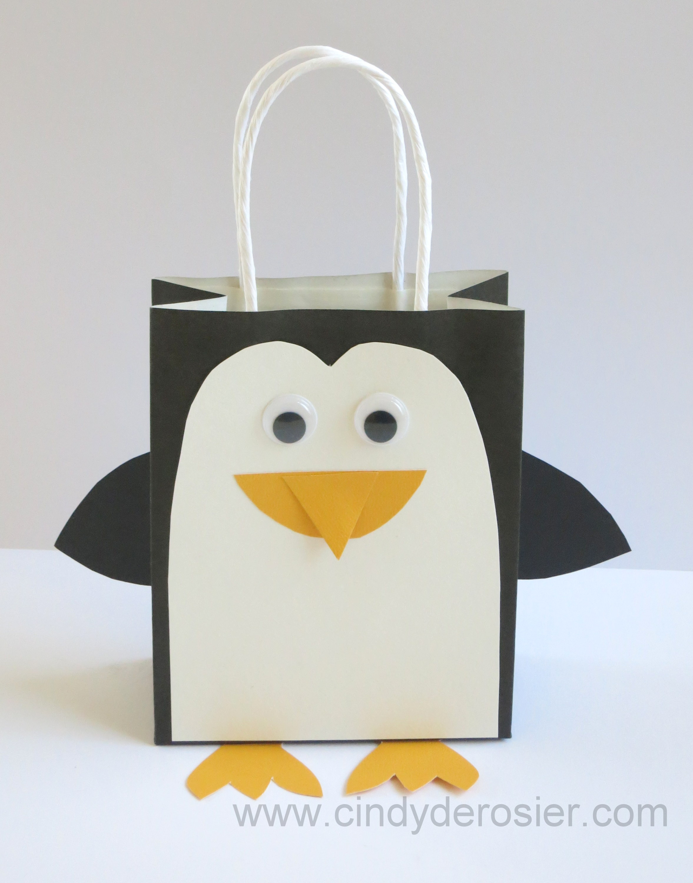 Wondershop Penguin Gift Bag Small 