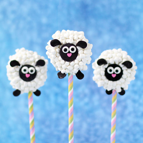 Oreo Lamb Lollipops are the perfect treat to add to your Easter baskets.