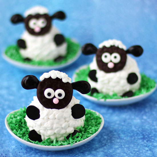 Adorably cute Fluffy Sheep Cupcakes make the perfect treat for Easter or a farm themed party.