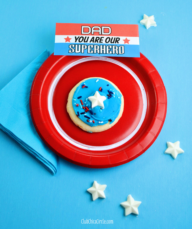 Today’s crafty DIY post is all about honoring the superhero Dads out there. Here is a really simple way to give a little Father’s Day Superhero treat… without doing any baking!