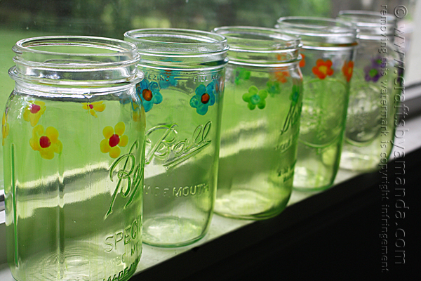Keep your glassware summer ready with these Pretty Painted Mason Jar Drinking Glasses!