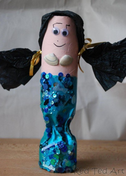 This adorable mermaid is made from a cardboard toilet paper tube! Great for imaginative play or just for a fun decoration in a little girl's room. What little girl doesn't love mermaids!