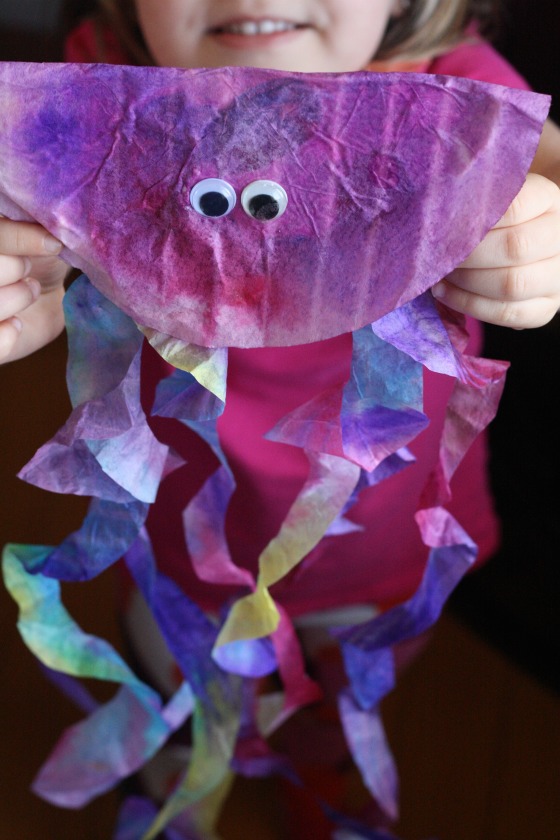 Adorable jellyfish made from coffee filters that kids can color themselves, a great preschool ocean themed craft!