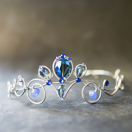 Tutorial for making a wire-wrapped (no soldering!) elven-looking tiara or crown.