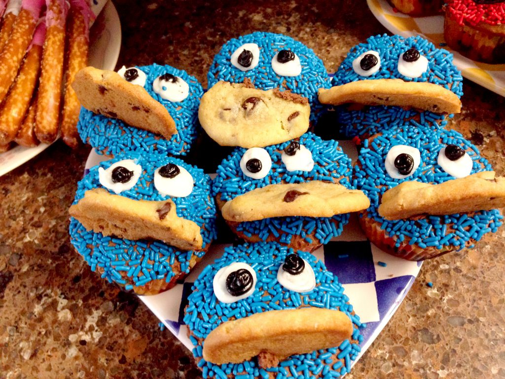 Easy, Homemade Cookie Monster Cupcakes