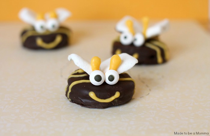 This Oreo Bee is as cute as it is delicious!