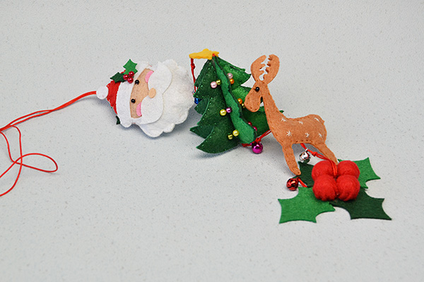 Easy Felt Craft – How to Make a Felt Hanging Decoration for Christmas