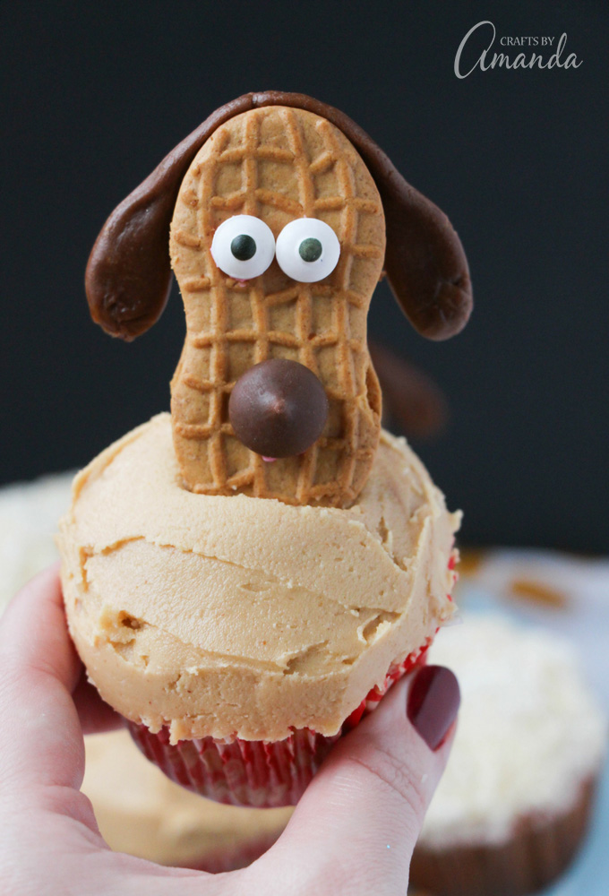 Have a movie night with the family with these super cute Dachsund Cookie Cupcakes from The Secret Life of Pets!