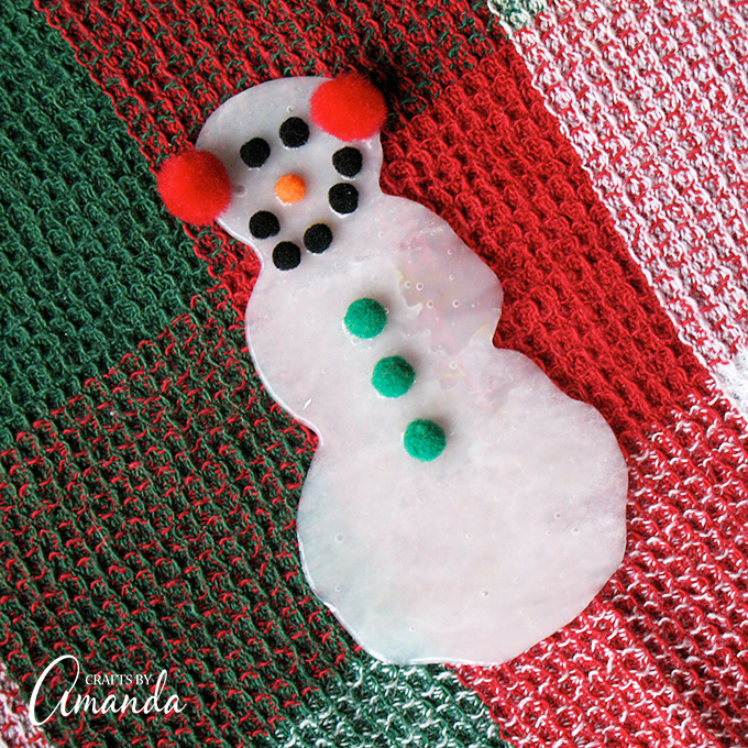 This Glue Snowman is the easiest craft and looks great on so many different things!