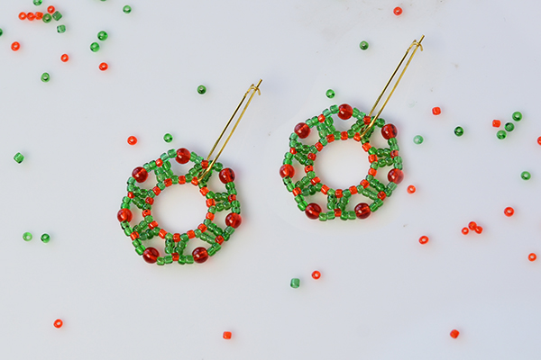Tutorial on Making Christmas Hoop Earrings with Seed Beads and Glass Beads