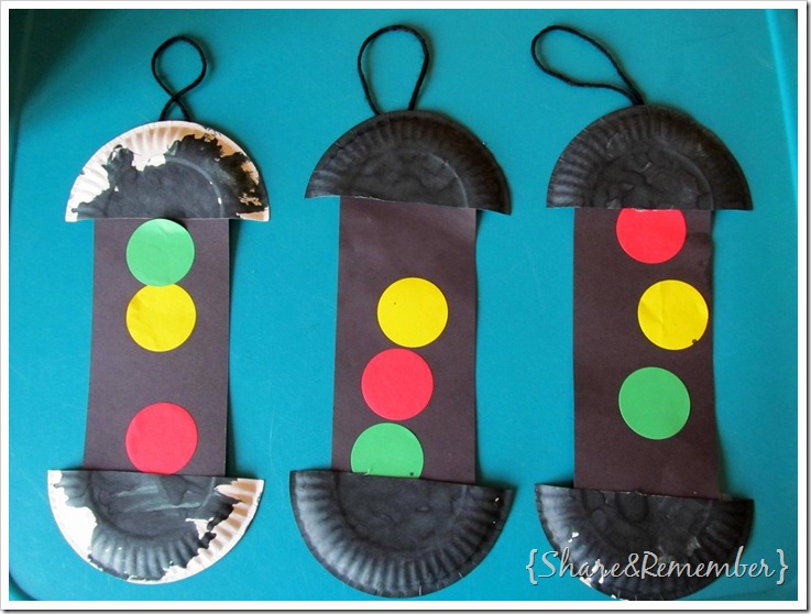 Paper plate traffic lights for Transportation Week