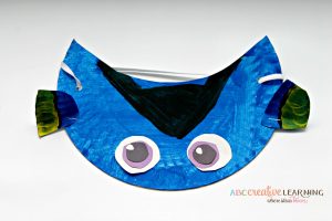 Paper Plate Dory Visor | Fun Family Crafts