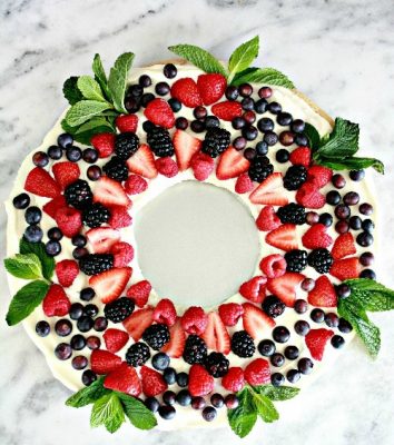 Fruit Pizza Christmas Wreath | Fun Family Crafts