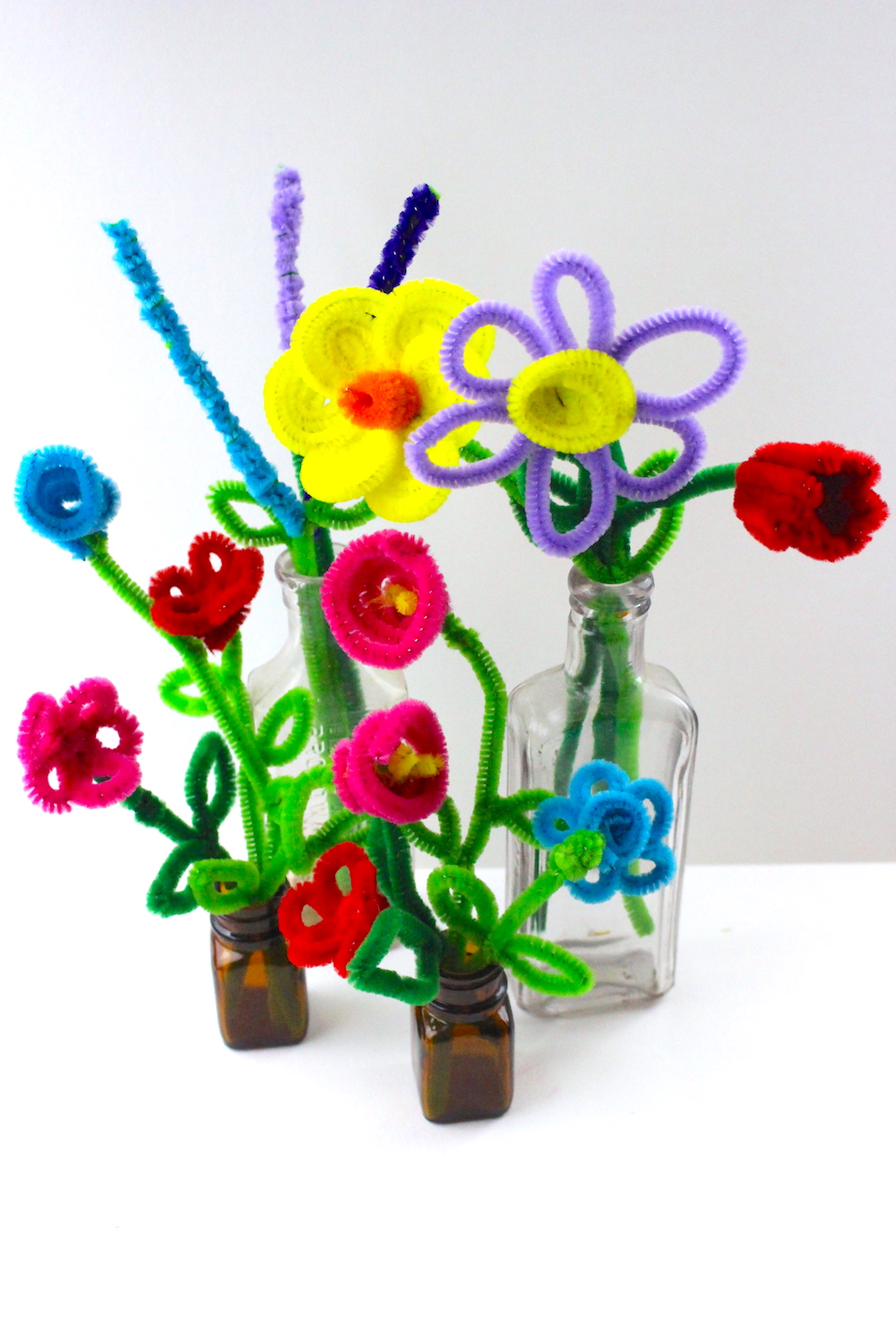 Easy Pipe Cleaner Flowers - Kid Friendly Things to Do