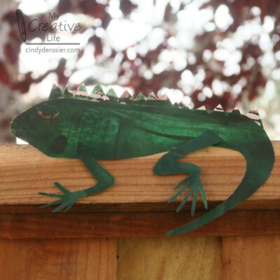 Crayon Melt Iguana | Fun Family Crafts